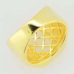 Men's gold ring with a unique grid design inside, showcasing a polished finish and modern style.