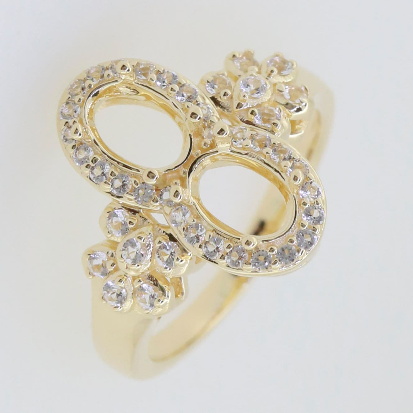 Elegant gold ring featuring two oval settings and sparkling stones for a unique Moi et Toi twin design.