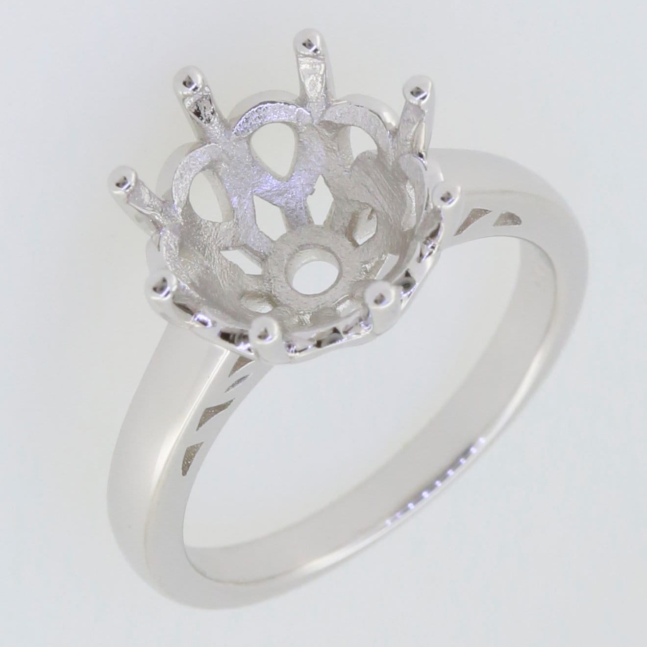 Sterling Silver Semi Mount Ring Setting with round 11x11mm solitaire base for customized gemstone placement.